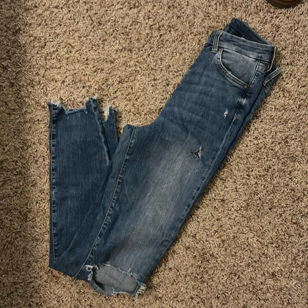 Distressed skinny jeans